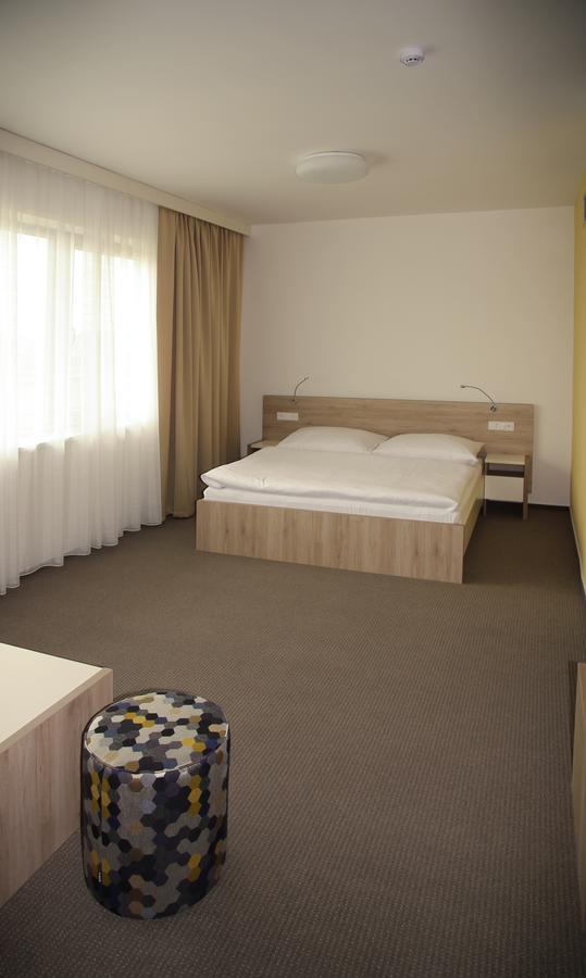 Hotel Devitka Janov Bagian luar foto
