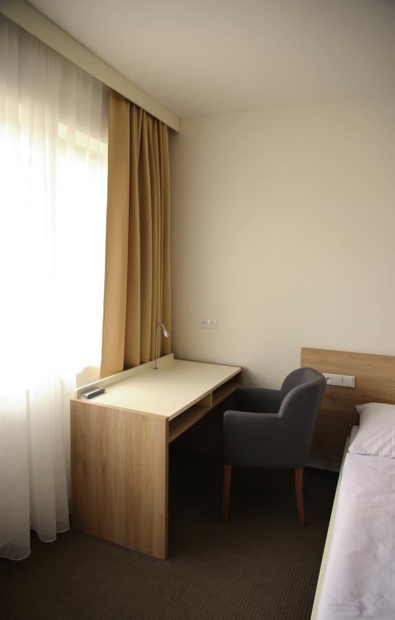 Hotel Devitka Janov Bagian luar foto