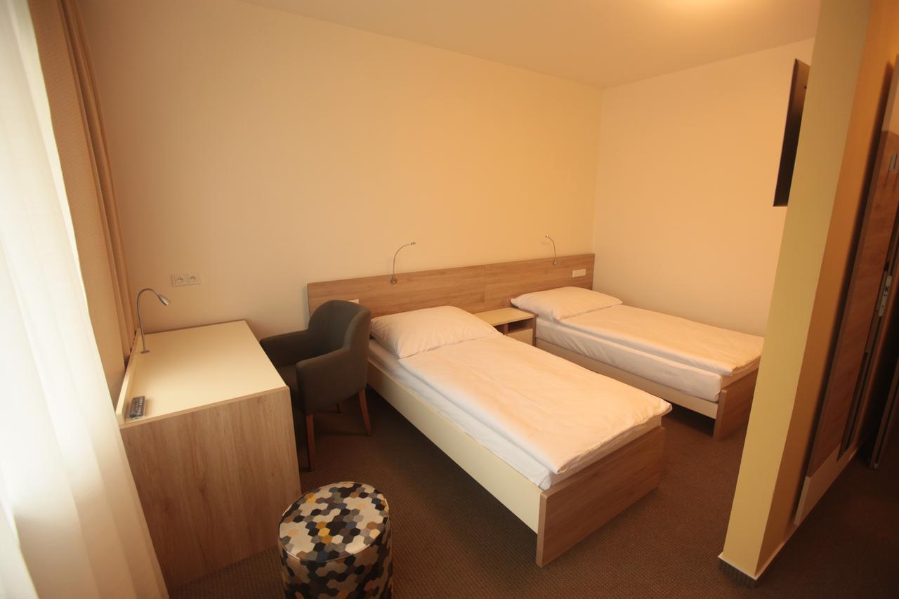 Hotel Devitka Janov Bagian luar foto