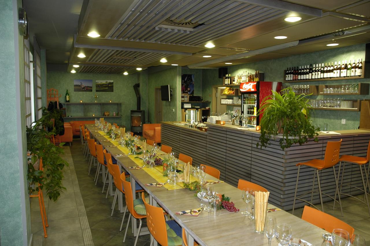 Hotel Devitka Janov Bagian luar foto